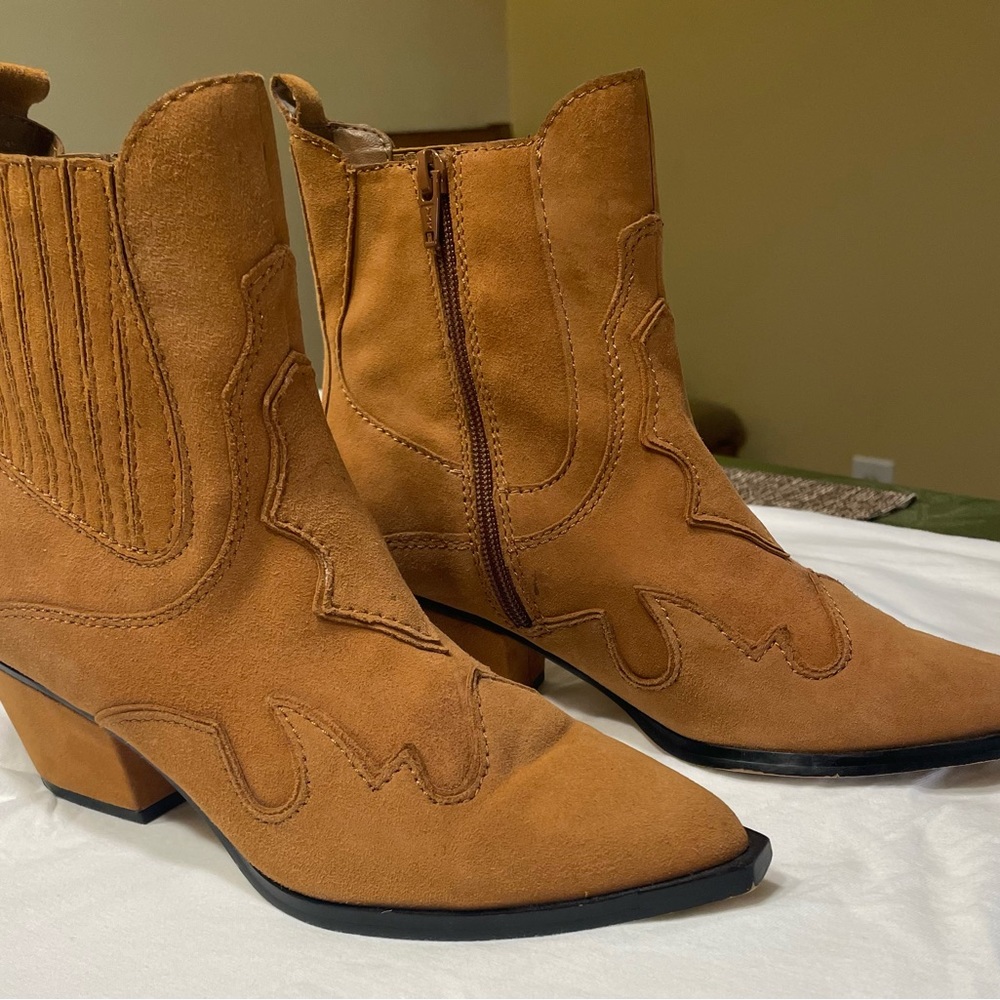 Aldo suede boots🤠